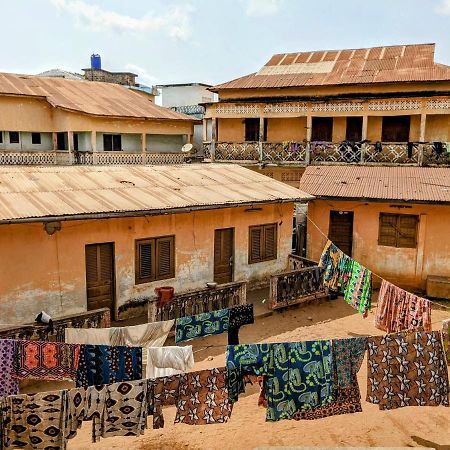 Chambres D'Hotes - Chez Mama Sedjro Porto-Novo Exterior foto
